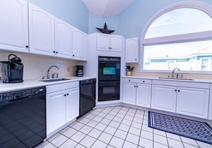 Oceanfront Estate, Corolla, 7 Bedrooms, Heated Pool, Hot tub with oceanview, Lig