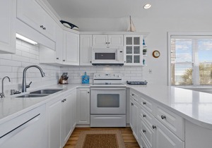 OCEANFRONT, Ocean Club Resort, Heated Pool, Hot Tub. Cleaning & Linens Included!