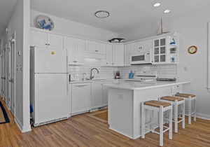 OCEANFRONT, Ocean Club Resort, Heated Pool, Hot Tub. Cleaning & Linens Included!