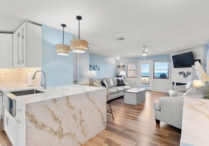 Ohana: Oceanfront Townhouse, Shared Pool