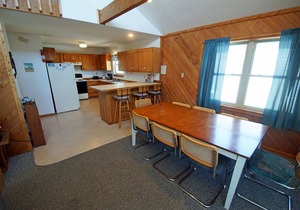 OS606- Charming cottage, 5 bedrooms, 3 baths and very close to the beach!