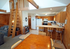 OS606- Charming cottage, 5 bedrooms, 3 baths and very close to the beach!