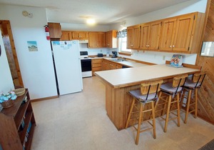 OS606- Charming cottage, 5 bedrooms, 3 baths and very close to the beach!
