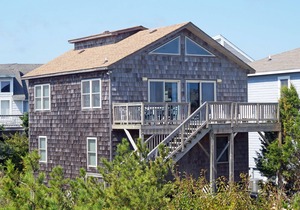 OS606- Charming cottage, 5 bedrooms, 3 baths and very close to the beach!