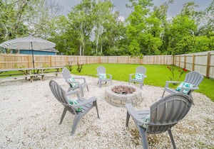 Pet-friendly* Walk Everywhere* Southport* Gameroom* Sleeps 10