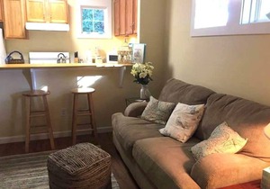 Private Garden Cottage in the heart of Historic Southport!