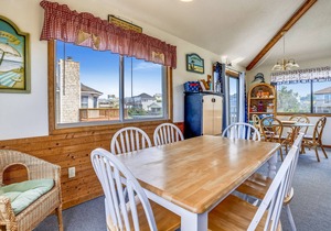 Private pool, hot tub, in Duck. 850 ft to beach! Pet Friendly!