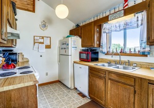 Private pool, hot tub, in Duck. 850 ft to beach! Pet Friendly!