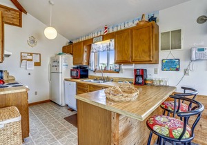 Private pool, hot tub, in Duck. 850 ft to beach! Pet Friendly!