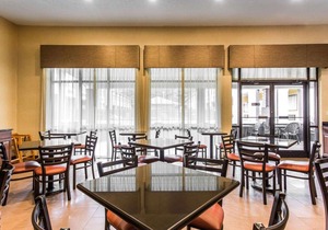 Quality Suites Convention Center - Hickory