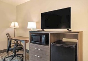 Ramada by Wyndham Hendersonville