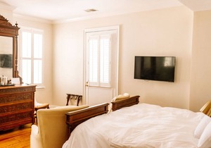 Redbud Room - Granville Queen Inn, Downtown Historic Edenton