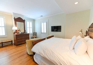Redbud Room - Granville Queen Inn, Downtown Historic Edenton