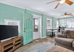 Relaxing Ground-Floor Escape in Holly Ridge