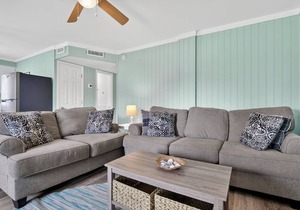 Relaxing Ground-Floor Escape in Holly Ridge