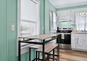 Relaxing Ground-Floor Escape in Holly Ridge