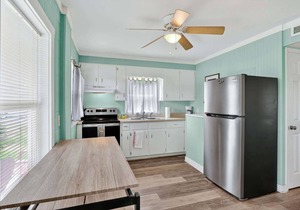 Relaxing Ground-Floor Escape in Holly Ridge
