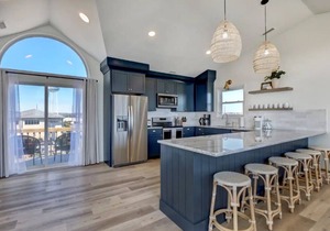 Remodeled Oceanfront w/Hot Tub, 2 Decks, Walk to Surf City Pier, Pet-Friendly