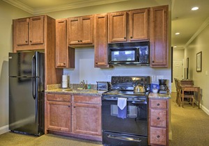 Resort-Style Condo on Golf Course w/Pool Access