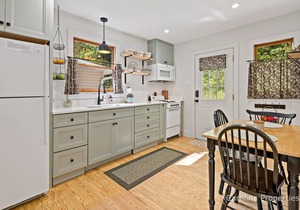Rocky River Retreat II -Pet Friendly, Riverfront!