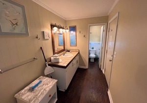Room #302 Efficiency King w/Kitchen Dog Y