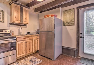 Rustic Hendersonville Farm Studio w/Private Deck