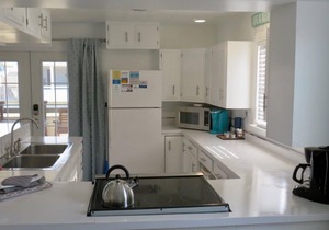 Saltaire Cottages 12: 3BR Steps to Private Beach Access Screened Porch Pool!