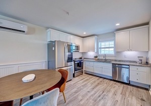 Saltwater Suites, 106 Queen 1st Floor