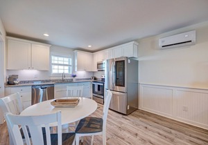 Saltwater Suites Adjacent 1st Floor (107, 108)