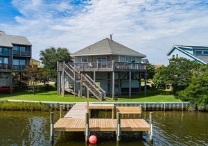 Salty T - Stunning 3 Bedroom Canalfront Home in Frisco