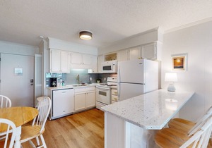 Second-Floor Condo with Ocean & Courtyard View, Balcony, WiFi, Shared Pool