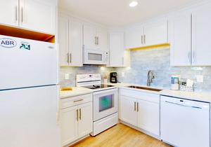 Second-Floor, Ocean View Condo with Balcony, WiFi, Washer/Dryer & Shared Pool