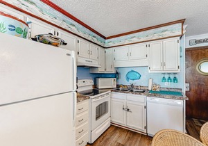 Second-Floor, Ocean View Condo with a Balcony, WiFi & Shared Pool/Grills
