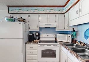 Second-Floor, Ocean View Condo with a Balcony, WiFi & Shared Pool/Grills