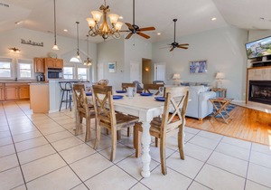 Soundview Dog Friendly w/Pool, Hot Tub, Cargo Lift, Boat and Windsports Access