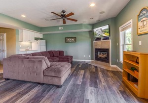 Soundview Dog Friendly w/Pool, Hot Tub, Cargo Lift, Boat and Windsports Access