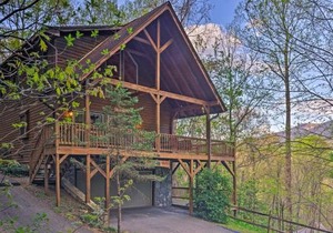 Spacious Maggie Valley Cabin with Hot Tub and MTN View