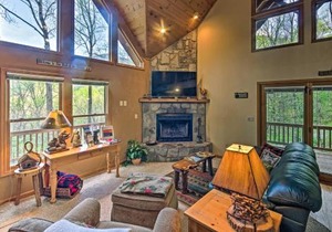 Spacious Maggie Valley Cabin with Hot Tub and MTN View