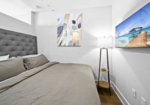 StaysByWalker 1BR - 2 Miles To Uptown! Gym/Parking