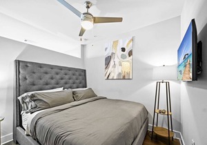 StaysByWalker 1BR - 2 Miles To Uptown! Gym/Parking