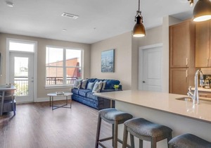 StaysByWalker 2BR - 2 Miles To Uptown! Gym/Parking