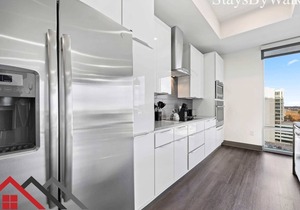 StaysByWalker 2BR Lux Uptown | 1G WIFI/King Beds