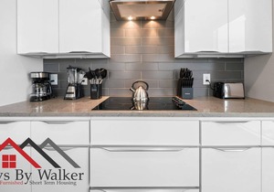 StaysByWalker 2BR Lux Uptown | 1G WIFI/King Beds