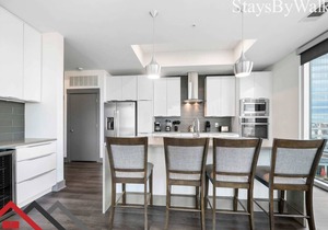 StaysByWalker 2BR Lux Uptown | 1G WIFI/King Beds