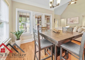 StaysByWalker 4BR Lux Home! Deck + Fenced Backyard