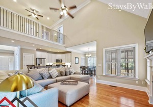 StaysByWalker 4BR Lux Home! Deck + Fenced Backyard