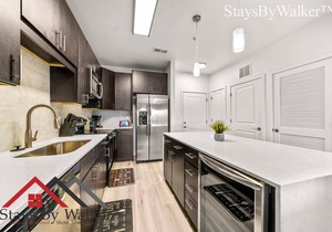 StaysByWalker Midtown 2BR King Bed-Prime Location!