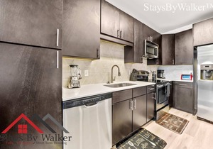StaysByWalker Midtown 2BR King Bed-Prime Location!