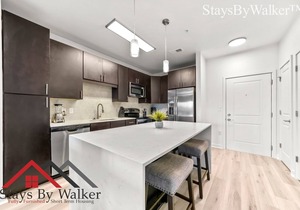 StaysByWalker Midtown 2BR King Bed-Prime Location!