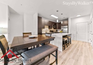 StaysByWalker Midtown 2BR King Bed-Prime Location!